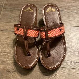 NWOT Roxy Wedge Sandals- Size 8. Great condition.